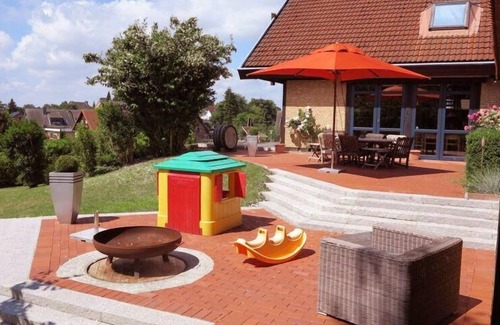 Neustadt in Holstein House | Ferienhaus mit Kamin und Sauna Ostsee Südstrand