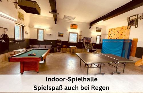 Nordenau House | Ferienhaus Grimme - 350m2, 18 Betten - mit Indoorspielplatz, Pool, großer Terrasse, Grill, Sauna, Kicker, Dart, uvm - ideal für Familien