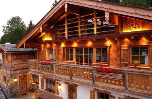 Hundsdorfl House | Ferienhaus im Almdorf in Flachau