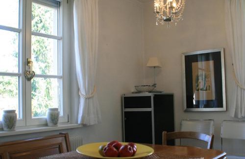Reutin House | Ferienhaus Köchlin - charmante Doppelhaushälfte mit Garten und Parkplatz