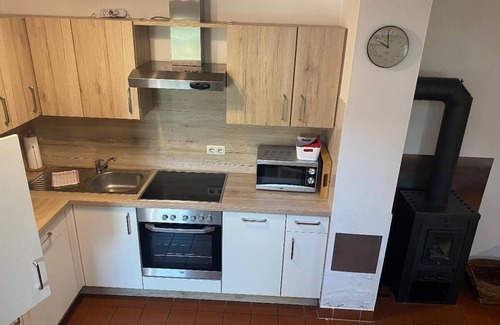 Zandt Apartment | Ferienhaus mit 2 Schlafzimmern, Kaminofen, Terrasse und Garten