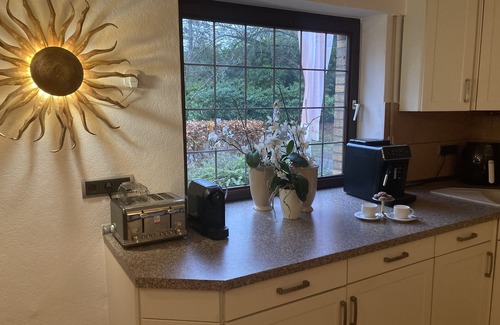 Elten Apartment | Ferienhaus/Wohnung auf dem Eltenberg 9 Personen,4 Badezimmer, Terrasse im Grünen