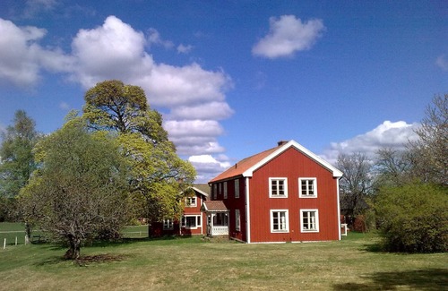 Asenhoga House | Ferienhof Sörgården - Historic solid wood house and 2 large vacation apartments