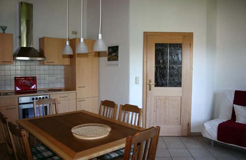 Breitbrunn a. Chiemsee Apartment | Ferienwohnung 65 qm 1 Schlafzimmer, 1 Wohnschlafraum für 2-5 Personen im OG
