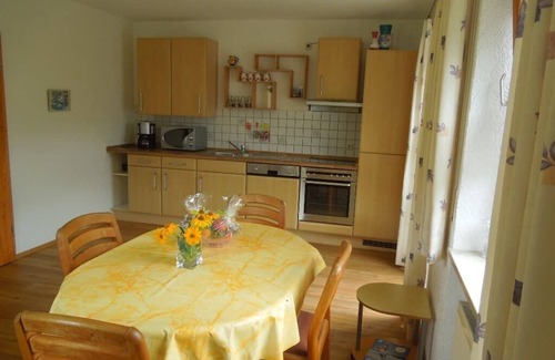 Neunburg vorm Wald Apartment | Ferienwohnung mit Grillmöglichkeit in Garten und viele Tiere am Hof für die Kinder