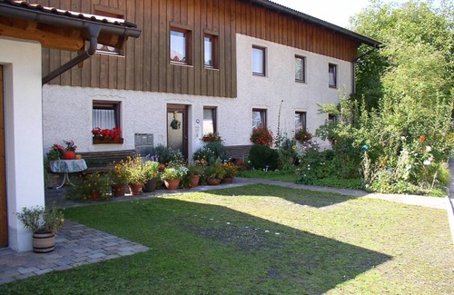 Grabenstatt Apartment | Ferienwohnung 2 im Erdgeschoss, 65 qm, für 2 bis 4 Personen, 2 sep. Schlafzimmer, bedingt geeignet für Rollstuhlfahrer