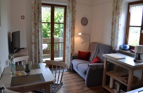 Bad Endorf Apartment | Ferienwohnung, 40 qm Obergeschoss, 1 separates Schlafzimmer
