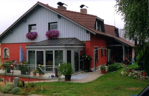 Roetz Apartment | Ferienwohnung (65qm) mit Garten und Kinderspielplatz