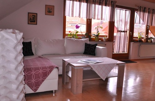 Neubulach Apartment | Ferienwohnung 75qm, 2 Schlafzimmer, max. 4 Personen