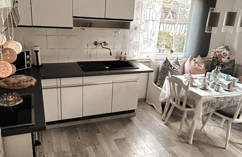 Rodt House | Ferienwohnung am See im Bergischen Land