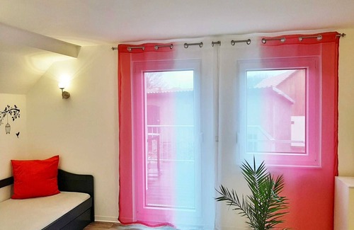 Lauta Apartment | Ferienwohnung Balkon - Haus Waldidyll
