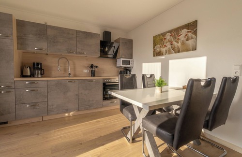 Heringhausen Apartment | Ferienwohnung Bergblick mit Balkon und Garten - Familienfreundlich