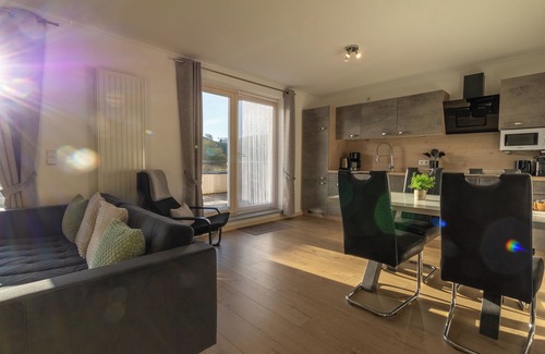 Heringhausen Apartment | Ferienwohnung Bergblick mit Balkon und Garten - Familienfreundlich