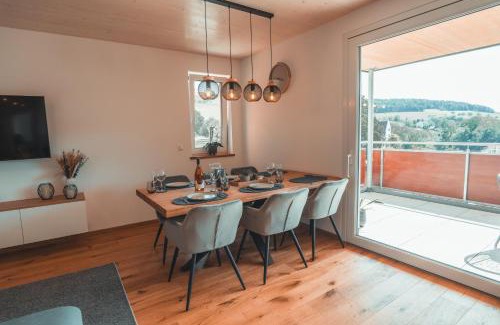 Uehlingen-Birkendorf Apartment | Ferienwohnung Steinablick mit großem Balkon & Garage
