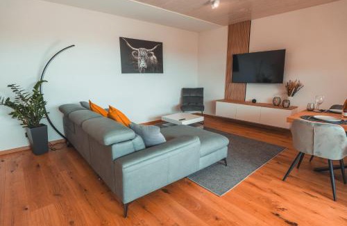Uehlingen-Birkendorf Apartment | Ferienwohnung Steinablick mit großem Balkon & Garage