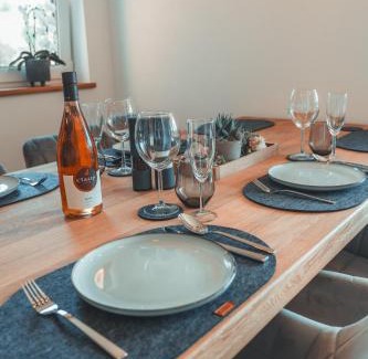 Uehlingen-Birkendorf Apartment | Ferienwohnung Steinablick mit großem Balkon & Garage