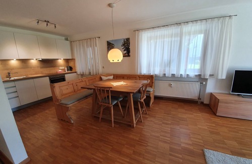 Prien am Chiemsee Apartment | Ferienwohnung 54qm mit Sep. Schlafzimmer und Terrasse