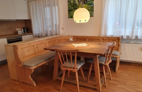 Prien am Chiemsee Apartment | Ferienwohnung 54qm mit Sep. Schlafzimmer und Terrasse