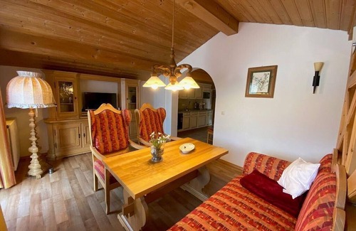 Grashof Apartment | Ferienwohnung Emilia mit Bergblick nach Westen