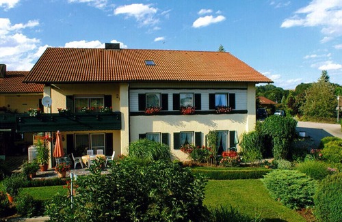 Brombach Apartment | Ferienwohnung in Rottal mit 2 Schlafzimmern und Sonnenterrasse