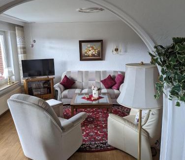 Meppen Apartment | Ferienwohnung Leni erstes OG inkl Balkon Gartenblick kostenfreier Parkplatz stadtnah aber ruhig gelegen