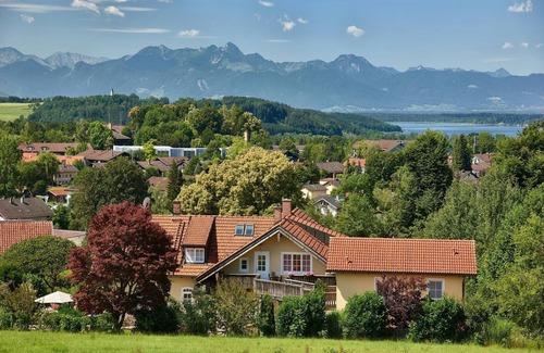 Bad Endorf Apartment | Ferienwohnung Nr. 1 - "Panoramablick", 108 qm Obergeschoss, 1 separates Schlafzimmer