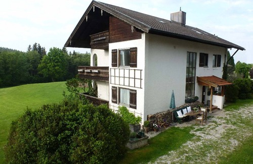 Hoslwang Apartment | Ferienwohnung Ost, 40 qm Dachgeschoss, 1 Kombiniertes Wohn- und Schlafzimmer