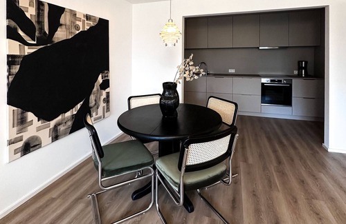 Hoyren Apartment | Ferienwohnung Rosi - Stylischer Rückzugsort vor den Toren Lindaus