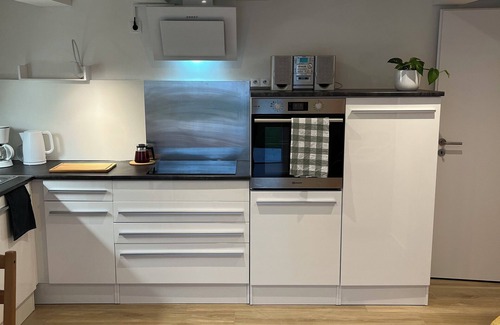 Rolandswerth Apartment | Ferienwohnung RheinZeit - Freshly renovated half-timbered house directly on the Rhine!