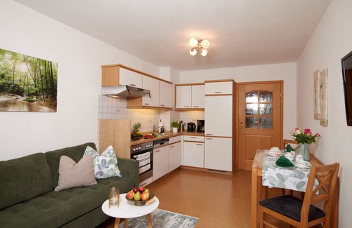 Hoslwang Apartment | Ferienwohnung "Rosenduft", 58 qm, Erdgeschoss, 1 separates Schlafzimmer, Südseite mit Terrasse