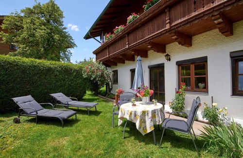 Hoslwang Apartment | Ferienwohnung "Rosenduft", 58 qm, Erdgeschoss, 1 separates Schlafzimmer, Südseite mit Terrasse