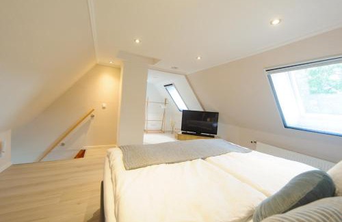 Suesel Apartment | Ferienwohnung Schlafgemach - Gemütlicher Urlaub zwischen Ostsee und Holsteinische Schweiz - Boxspringbett & Wallbox