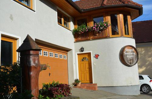 Liebenfels House | Ferienwohnung Schmetterling