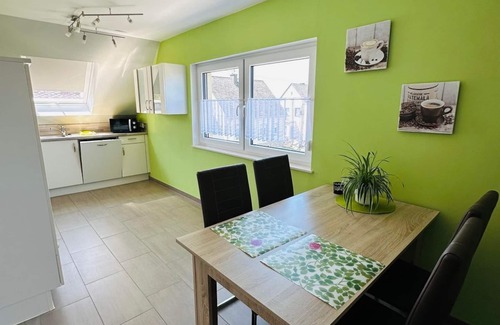 Osburg Apartment | Ferienwohnung Sternfeld - Apartment/flat, shower and bathtub, 1 bedroom