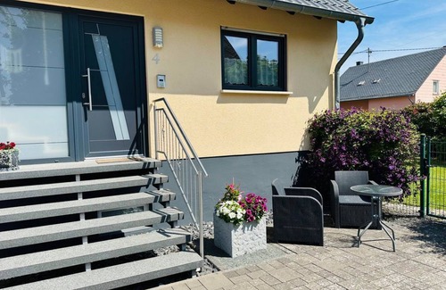 Osburg Apartment | Ferienwohnung Sternfeld - Apartment/flat, shower and bathtub, 1 bedroom