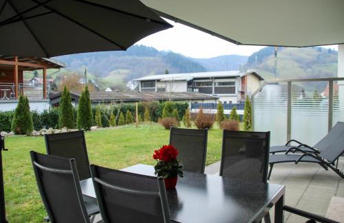 Untermunstertal Apartment | Ferienwohnung Sterzl mit Terrasse im Münstertal