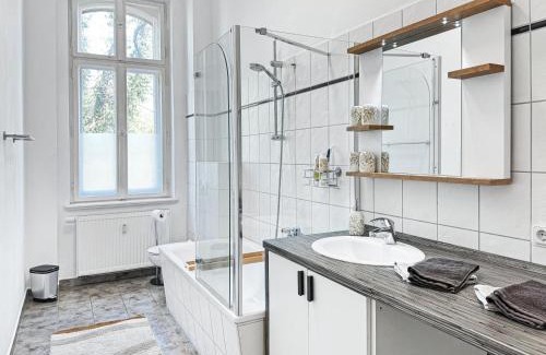 Herzberg Apartment | Ferienwohnung Villa Nieske - Jugendstil Denkmal, free WLAN & Parken, Self Check-In, Smart-TV