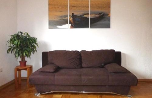 Hinte Apartment | Ferienwohnung Wattmoi mit Terrasse und Whirlwanne