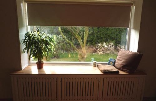 Hinte Apartment | Ferienwohnung Wattmoi mit Terrasse und Whirlwanne