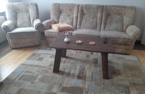 Aue Apartment | Ferienwohnung Weiß