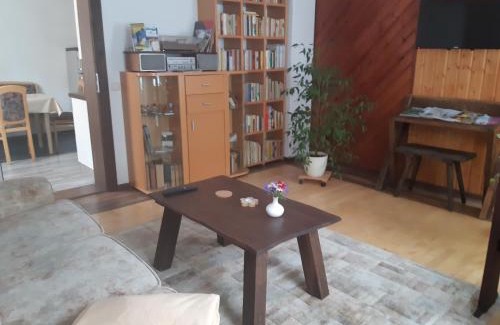 Aue Apartment | Ferienwohnung Weiß