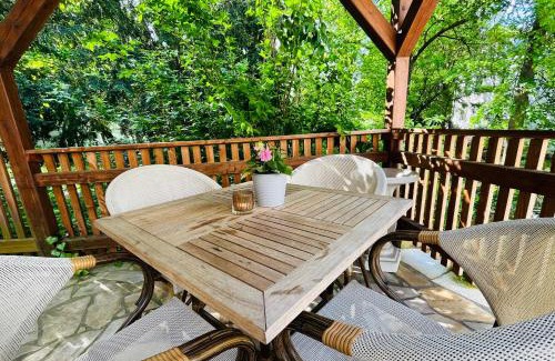 Coburg Apartment | Ferienwohnungen an der Salvatorkirche - zentrales Apartmenthaus mit Terrasse