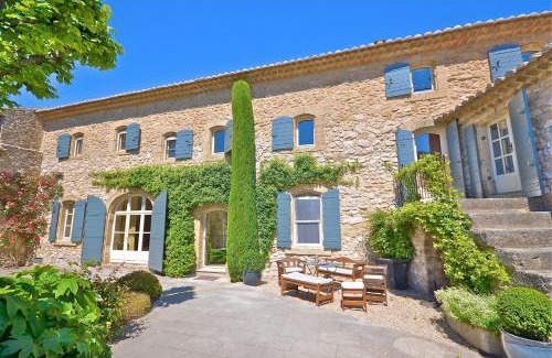 Robion House | Ferme St Roch