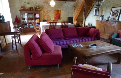 Beaune-d'Allier House | Fermette rénovée avec charme Bourbonnais, jardin arboré, clim, Wifi, animaux acceptés, proche Commentry - FR-1-489-228