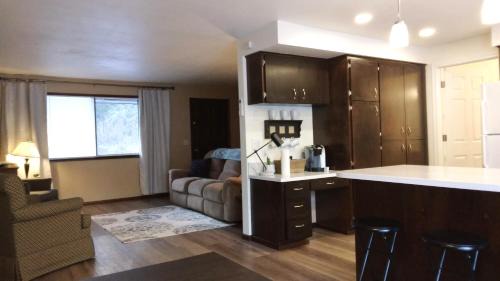 Adna House | Fern Hill Retreat
