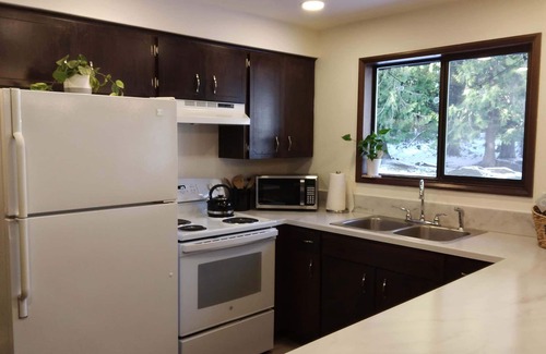 Adna House | Fern Hill Retreat