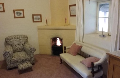 Marrangaroo Bed & Breakfast | Fernbrook Cottage