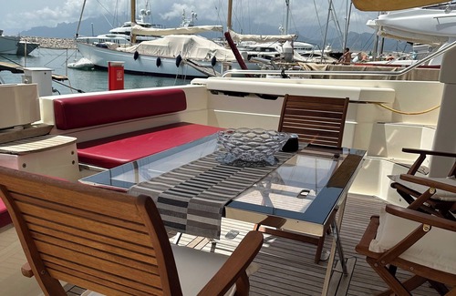Magazzeno Boat Rental | Ferretti 620 Yacht