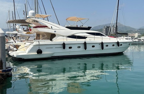 Magazzeno Boat Rental | Ferretti 620 Yacht