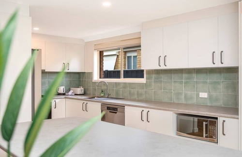 Booker Bay Villa | Ferry Breeze Ettalong Beach